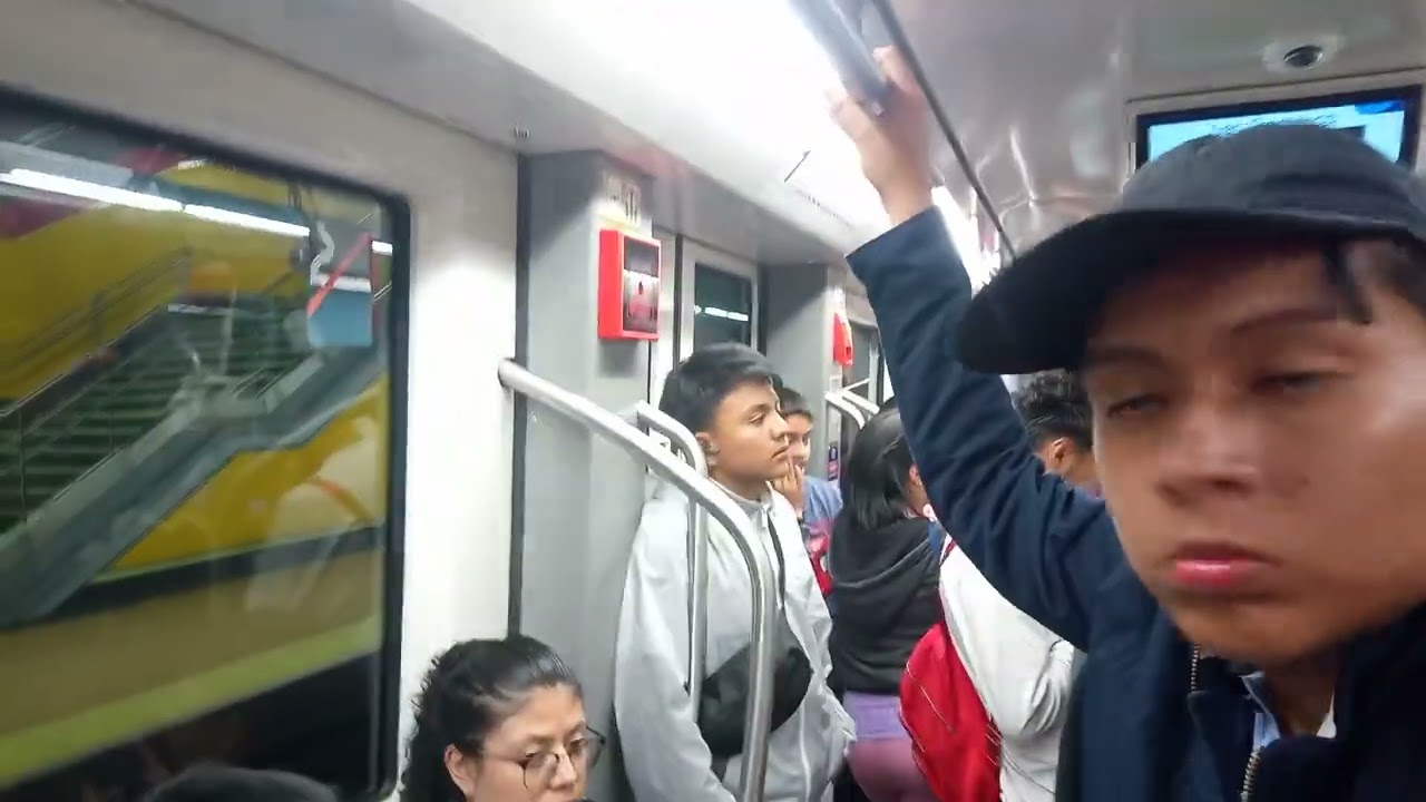 En el interior del metro de Quito