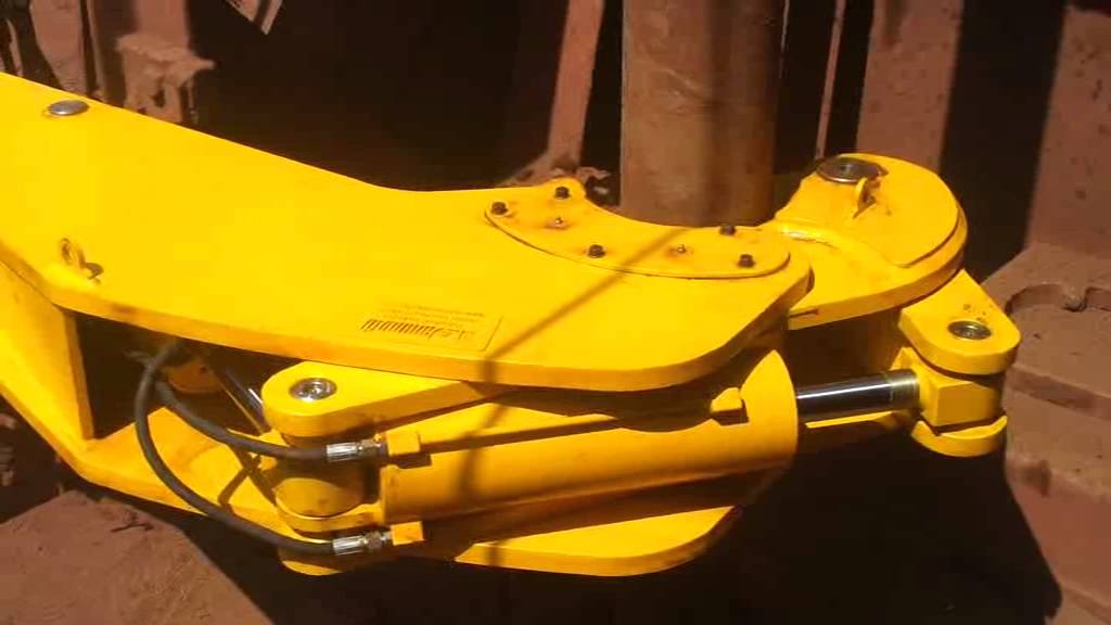 Mammoth Breakout Wrench fitted to a GD120