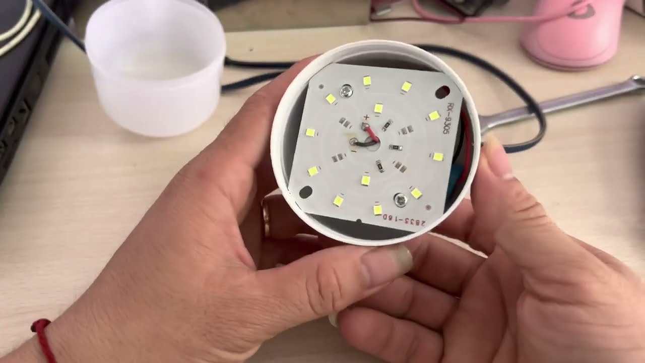 Cách thay và nâng cấp pin cho đèn led tích điện quá đơn giản ai cũng làm được