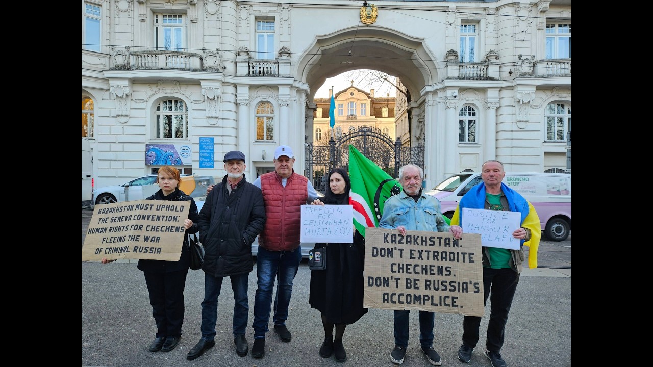 Митинг перед посольством Казахстана в Вене в защиту чеченских беженцев