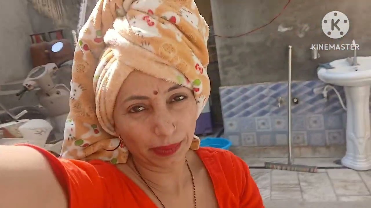 होली पर जानवी की लेकर आए इतनी महंगी ड्रेस 🤭