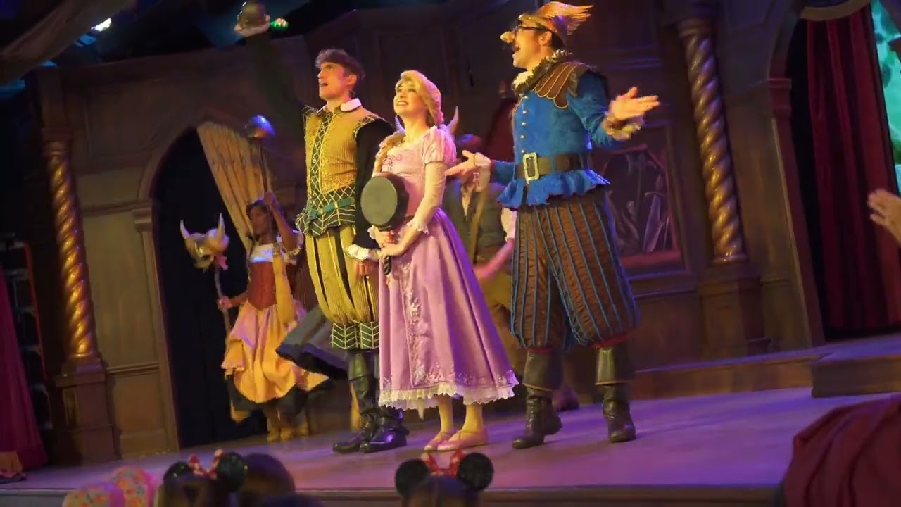 Storytelling at Royal Theatre - TANGLED - Disneyland - Fantasyland - June 2022
