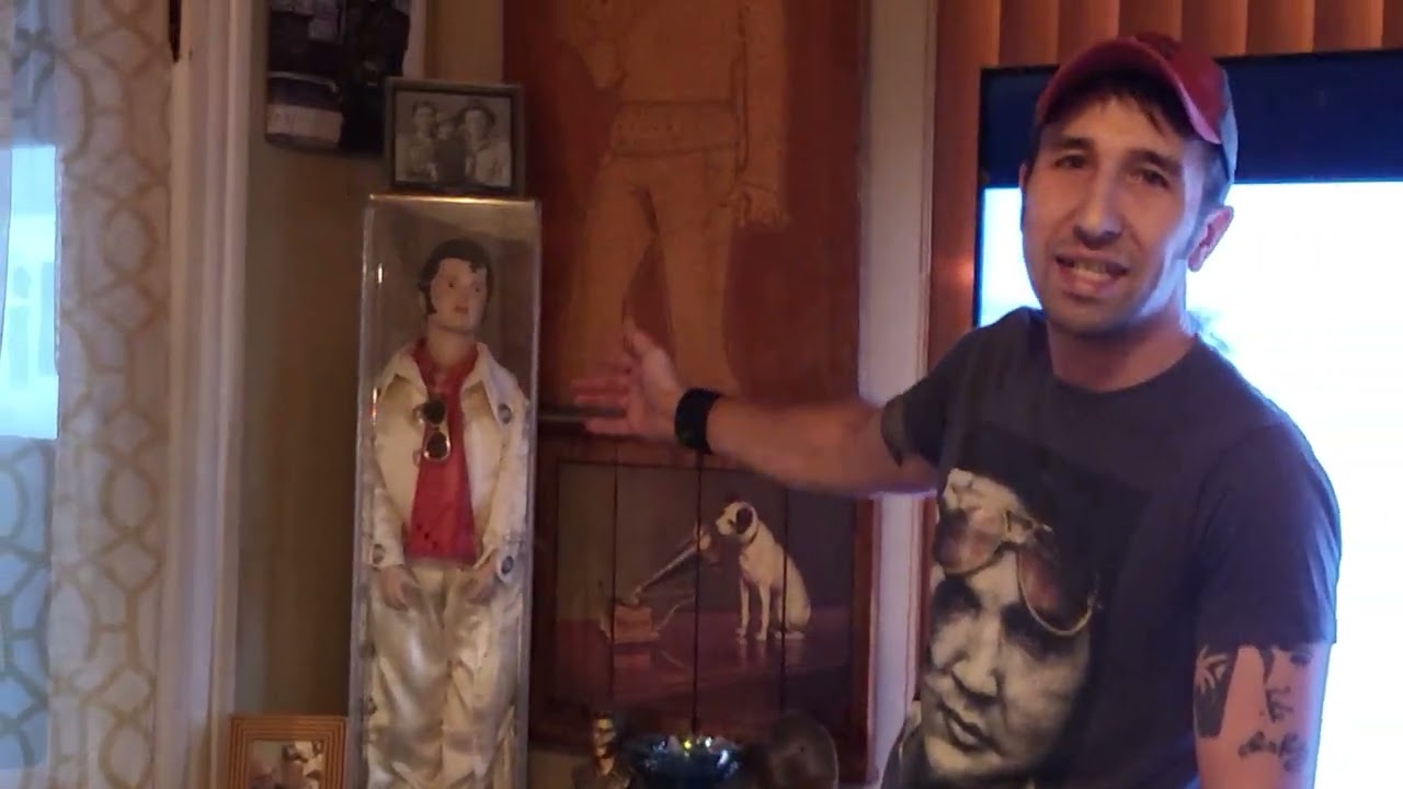 A tour of my home dedicated to Elvis in honor of Elvis Week #elvispresleyfan #elvisweek