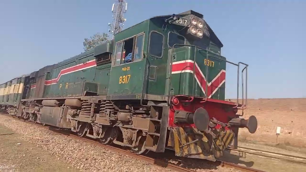 11up Hazara express Malakwal arrival 