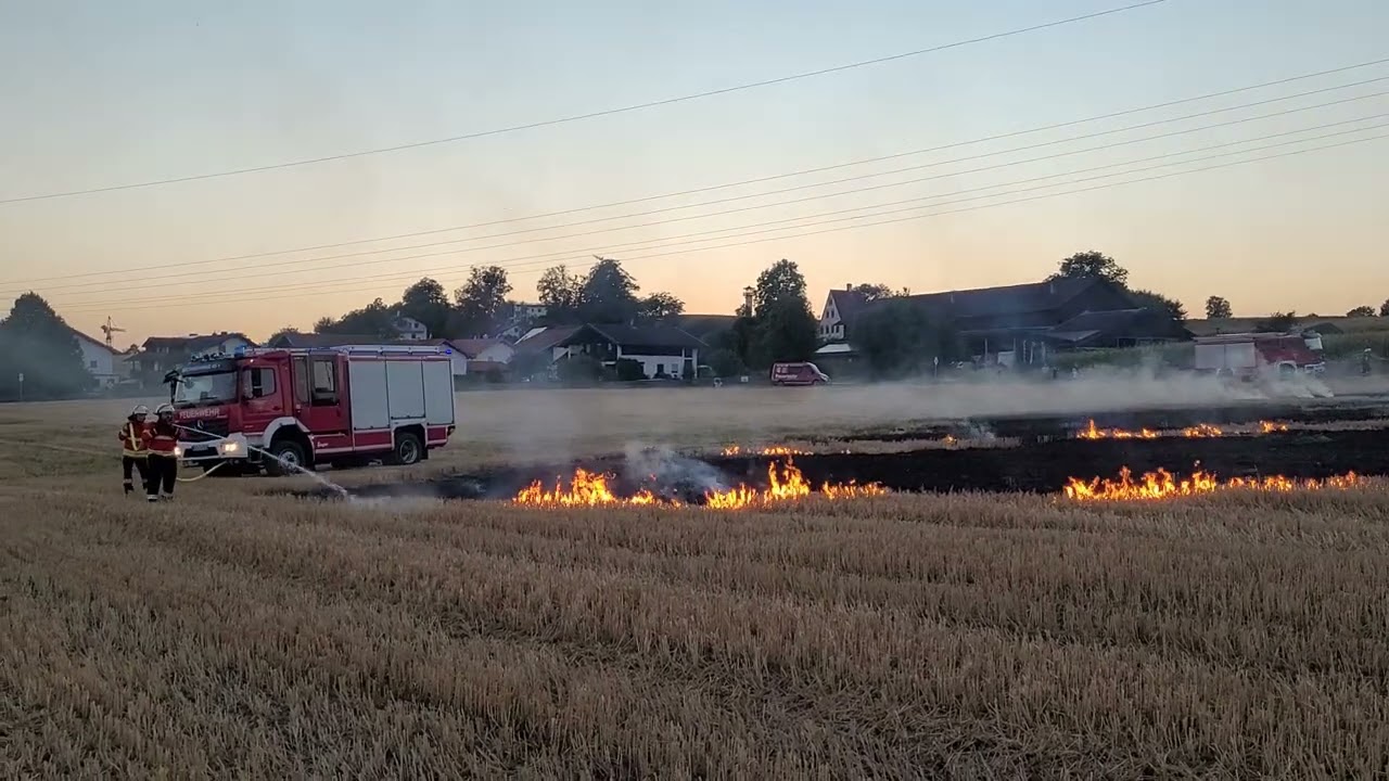 Fl&auml;chenbrand-&Uuml;bung der Feuerwehr im Landkreis Rosenheim (August 2022)