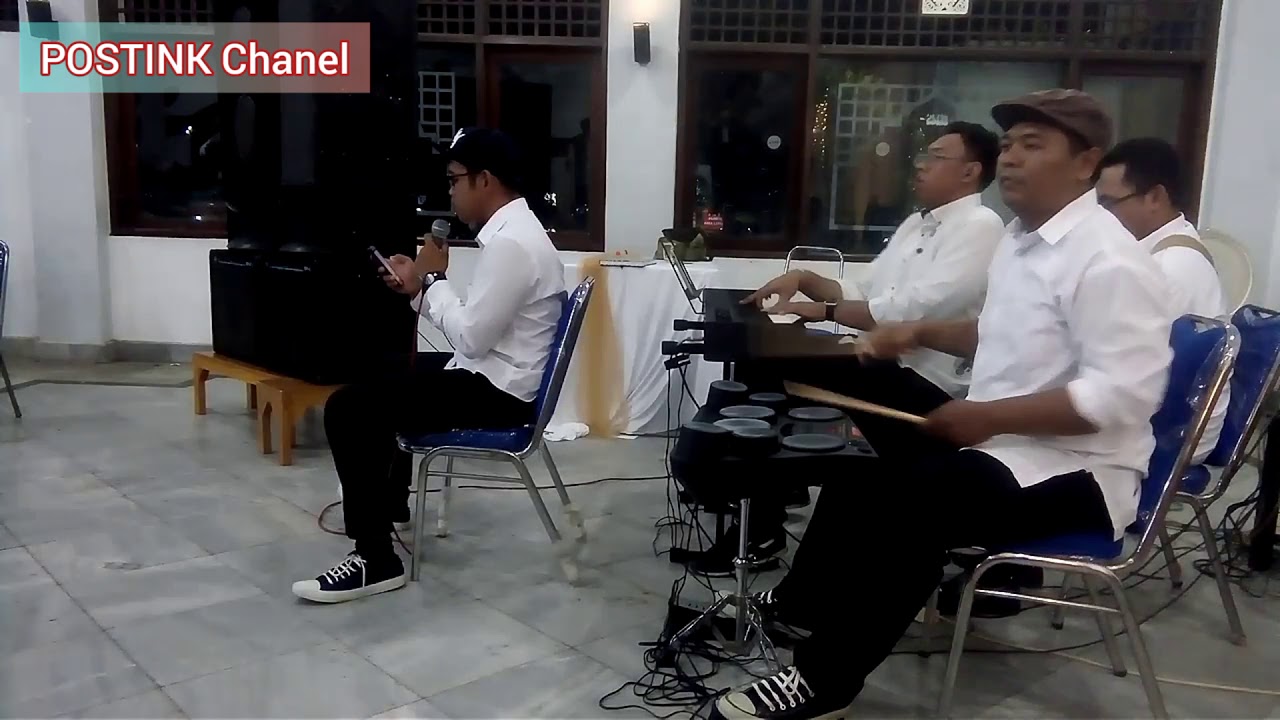Cover Cinta luar biasa  by ROYALISTIK
