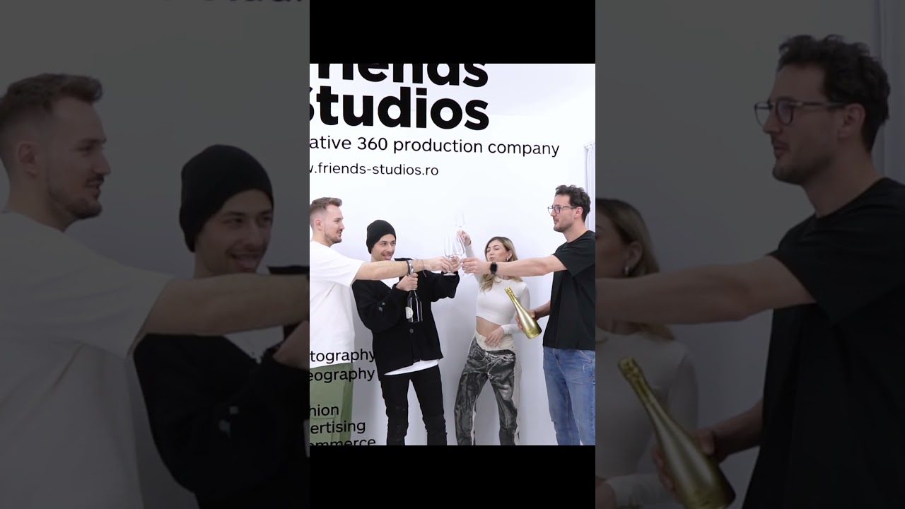 OMG! Walk In Cover Magazine Photo Booth