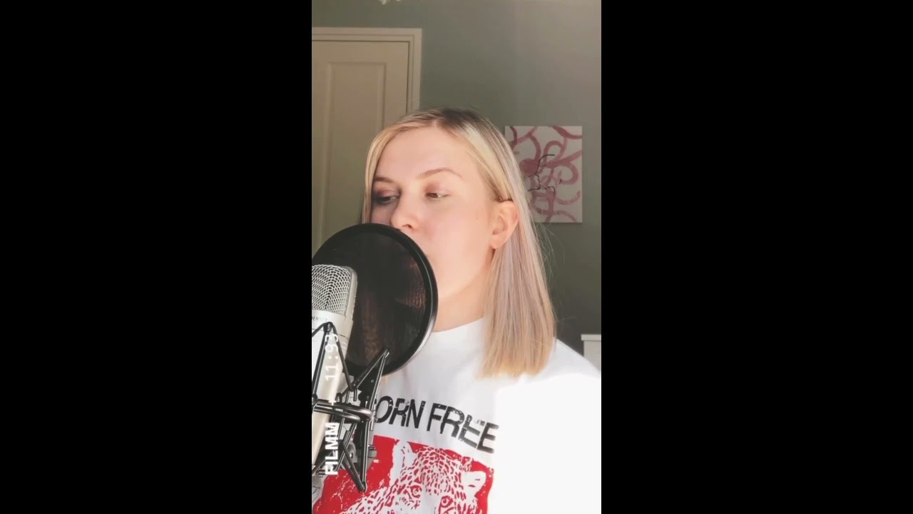 Emma the voice zingt (Uit team Waylon!)