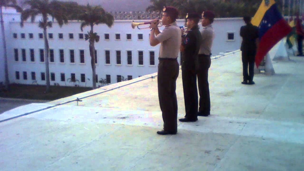 Honores al Comandante Supremo (Llamado al Pueblo) y Honores a la Bandera Nacional (Marcha Regular)