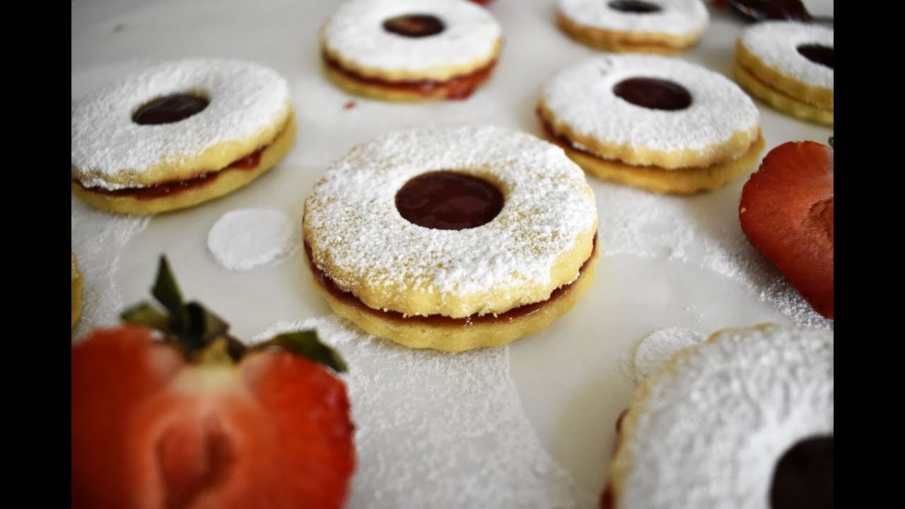French Sable Cookies with strawberry Jam (Sabl&eacute;s &agrave; la Confiture) Recipe