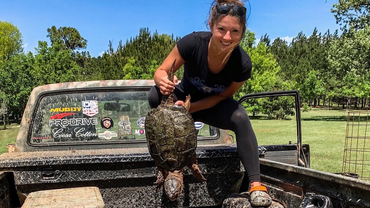 Trapping Turtles: We Caught 7 Snapping Turtles and 3 Got Away!!