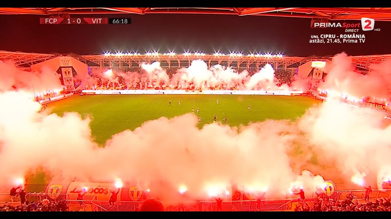 Show URIAŞ de Centenar. Fanii Petrolului, zeci de torţe. Cum le-au 