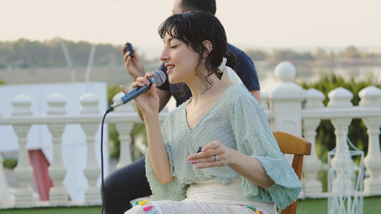 Ece Pekkıyıcı ~ Aç Kapıyı Gir İçeri (cover)