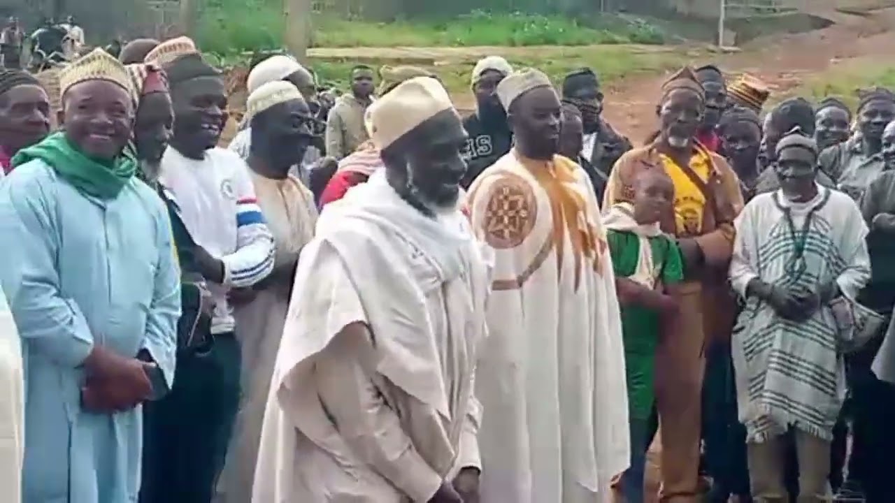 Nso Moslems present their new Joro to Nwerong Nso, 12 1024, Ben Fai