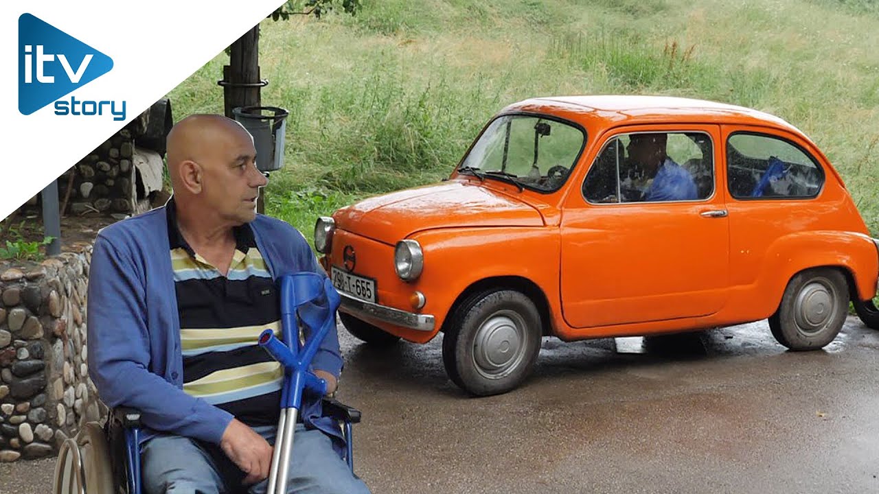 Čovjek bez nogu vozi fiću, noge izgubio zbog granate koja je pala na metar od njega!
