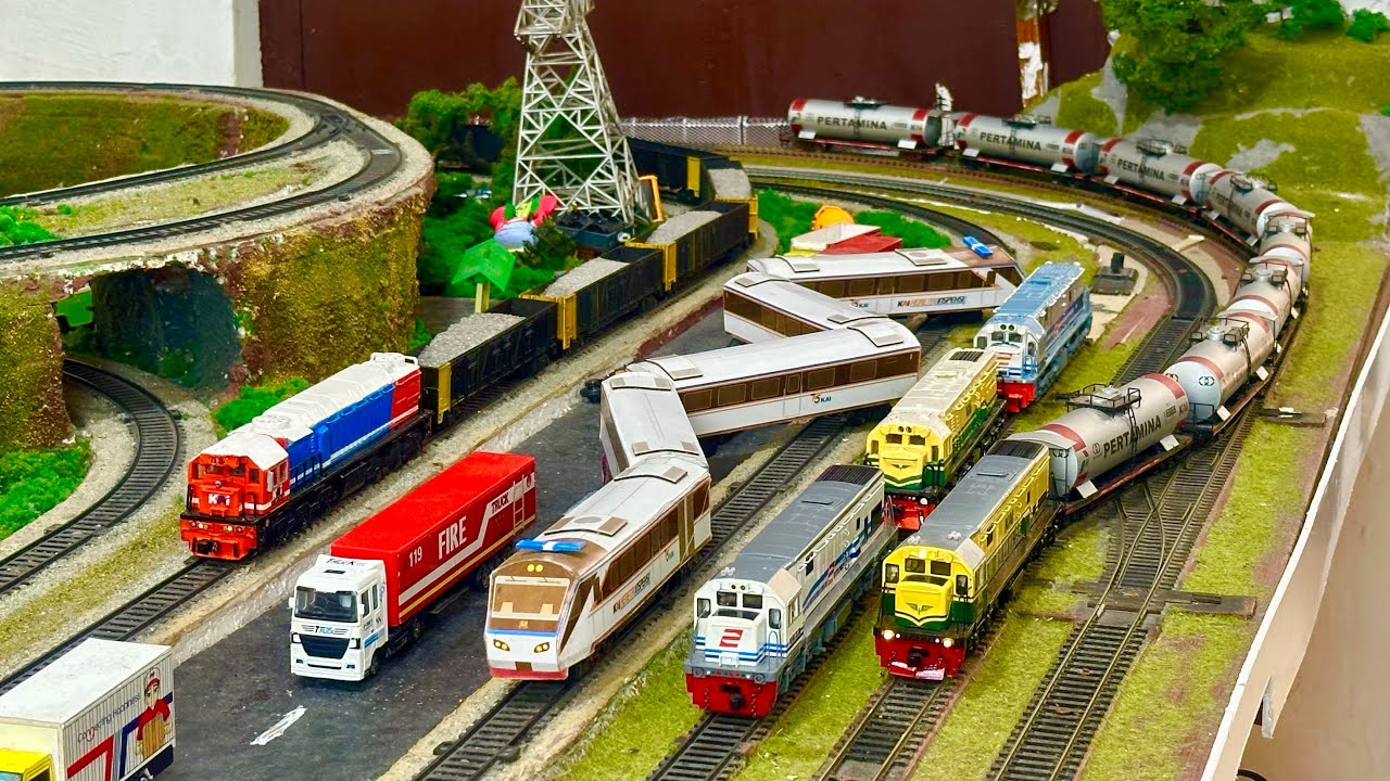 Merakit kereta Inspeksi melaju lambat & Mogok ditabrak Ka babaranjang CC205 yg ngebut di tikungan