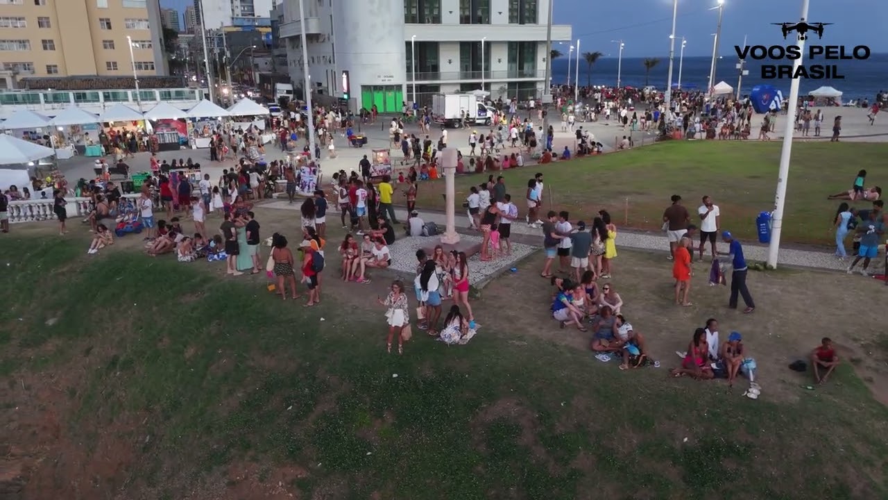 PRAIA DO FAROL DA BARRA EM SALVADOR - PARTE 02