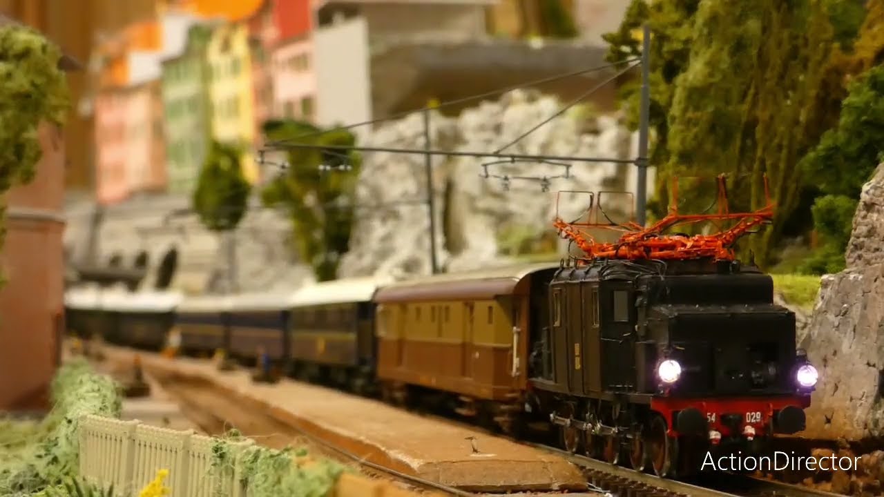 La E.554.029 in livrea d'origine presso il TCS
