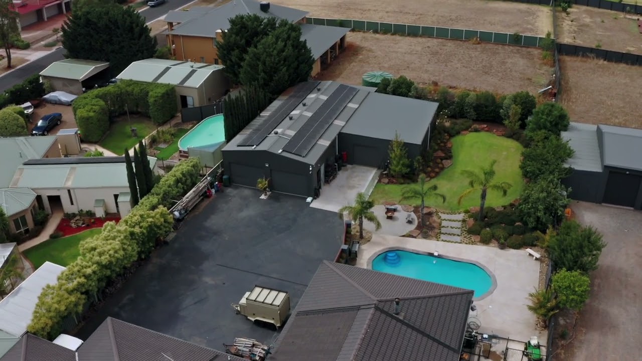 8 Highfield Way, Kurunjang VIC 3337