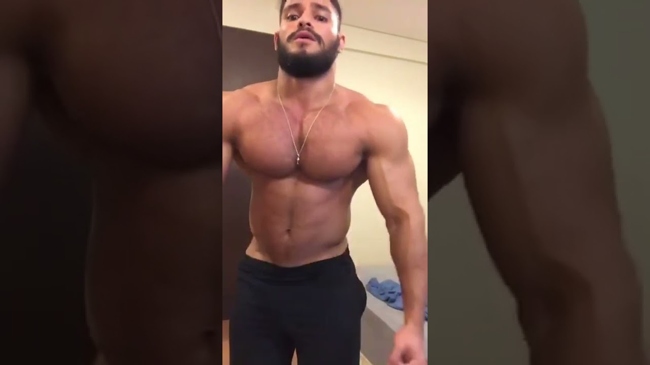 Incredible Rodrigo Cavalcanti flexing.