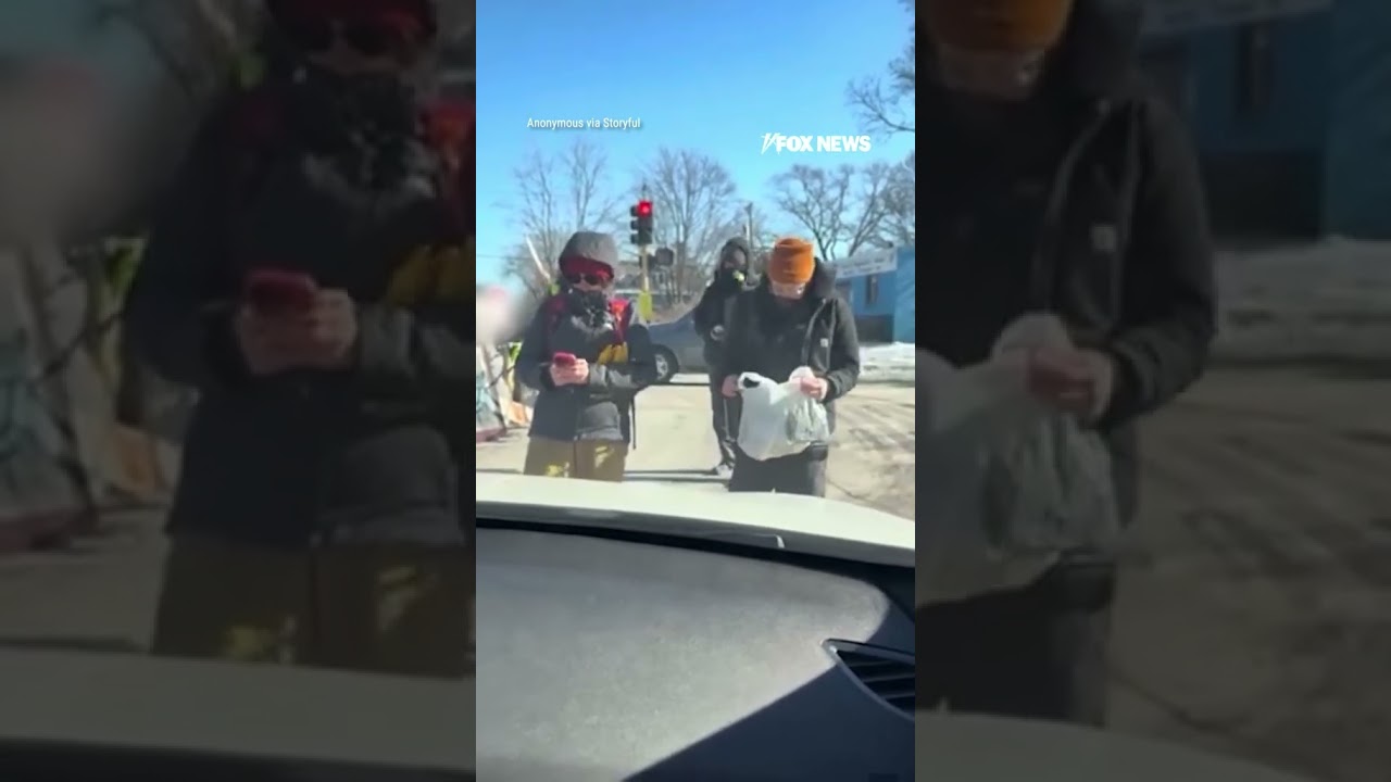 ICE-COLD DETOUR: Motorist in Minneapolis film anti-ICE agitators blocking cars