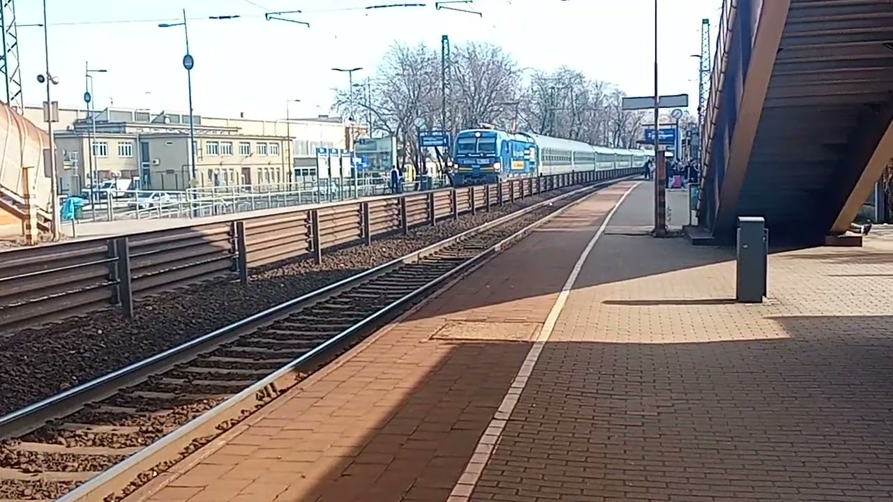 Ferihegy vasútállomásnál vonat videó