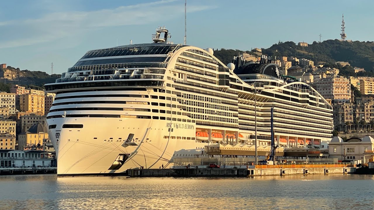 MSC World Europa in entrata al porto di Genova