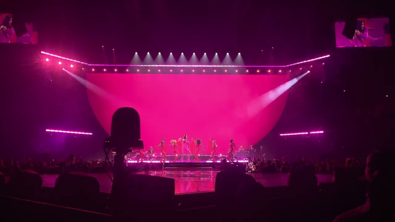 Dua Lipa - Physical - Live (Paris 15/05/2022) Accor Arena 4K