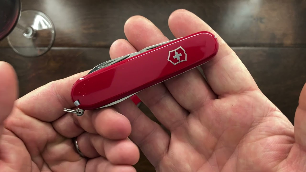 The Wenger Knife Co; Commander, Highlander, And Apprentice. Small discussion on Wenger Knives