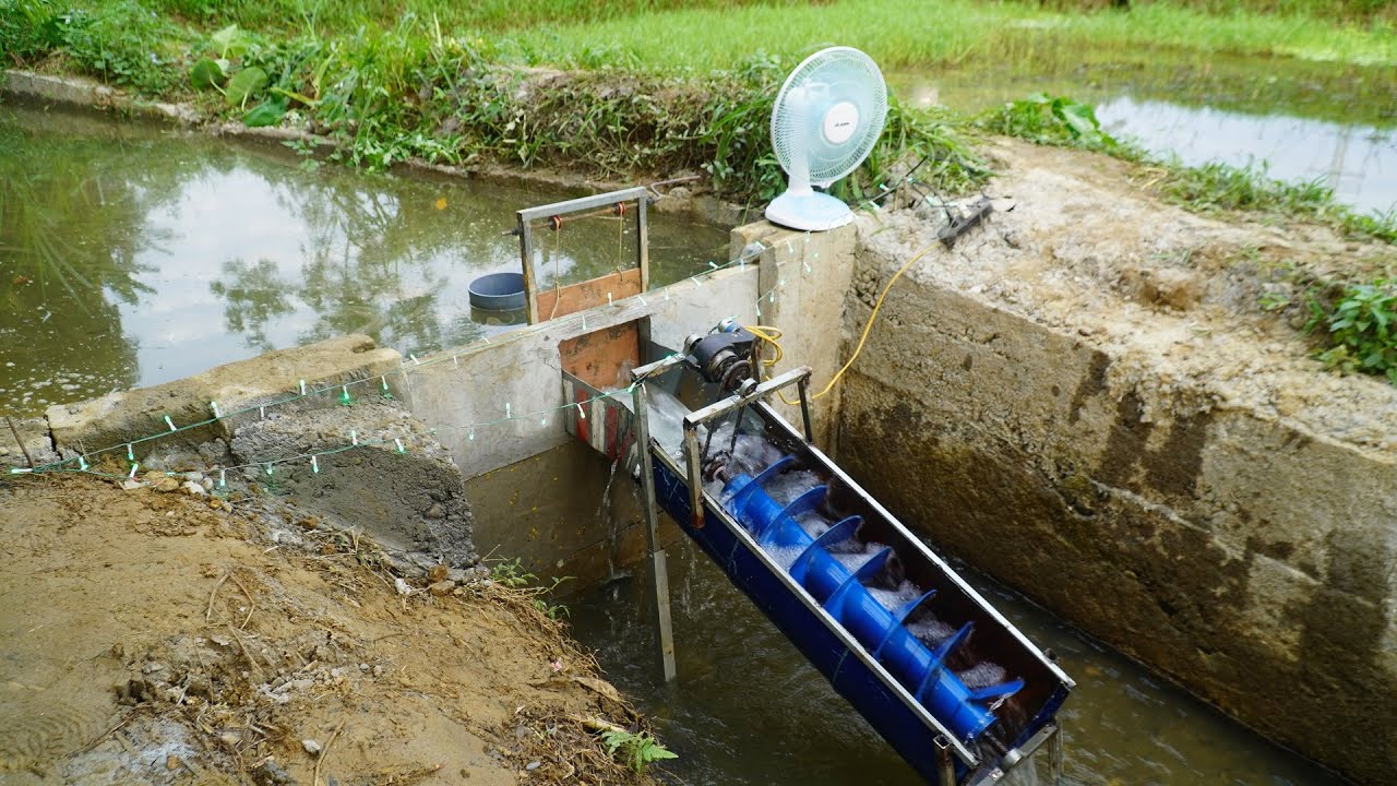 The MIND-BLOWING Screw Turbine Revolution in Mini Hydroelectric Construction