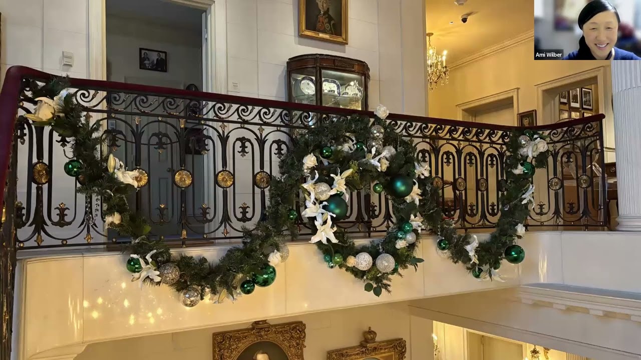 Holiday Décor Tour | Glamorous Greetings