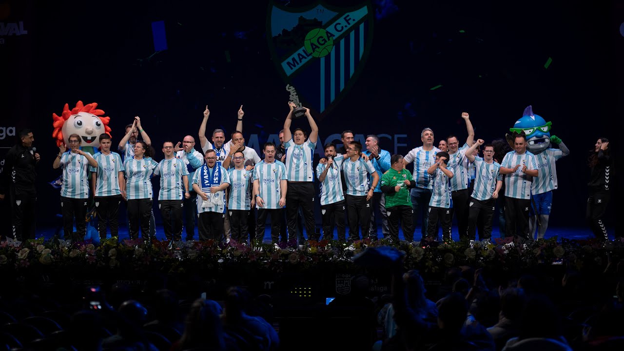 El Teatro Cervantes se tiñe de blanquiazul en la tercera semifinal del COAC