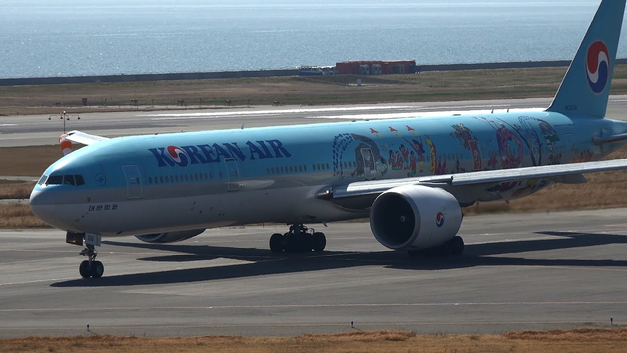 Korean Air Boeing 777-300ER HL8216 [KIX/RJBB]