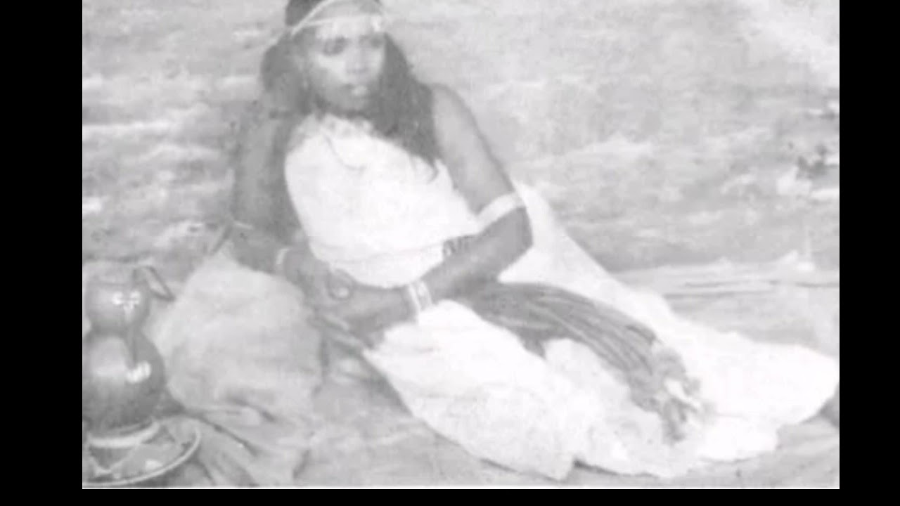 jundii  haarun  fii  halloo  daawee  dhageeyfadhaa  ittiin  booharaa