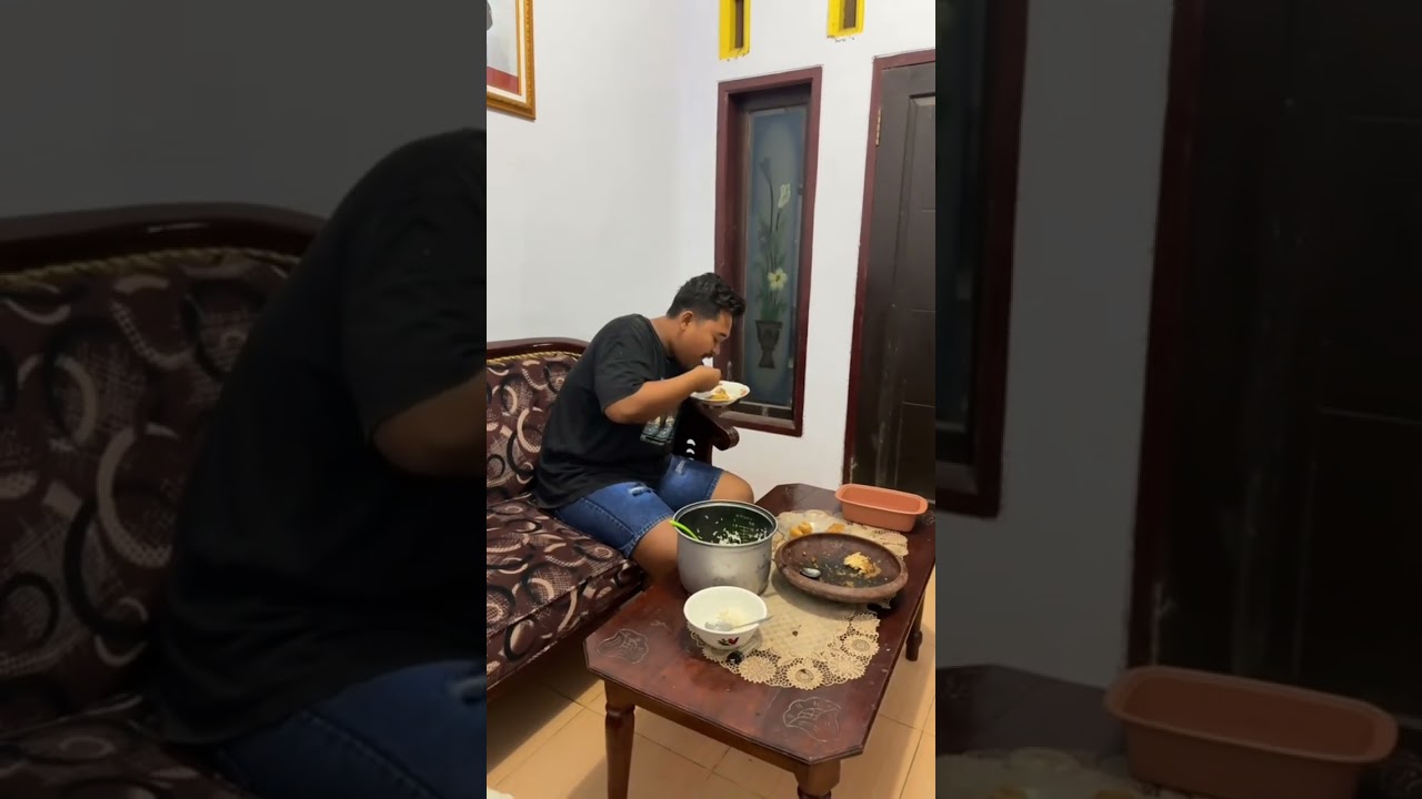 Sahur dan buka puasa makan apa adanya bersama basir