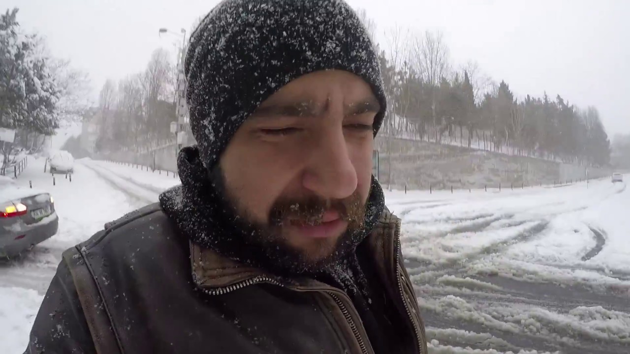 Istanbul'a kar yağmıştı ve eve börek lazımdı