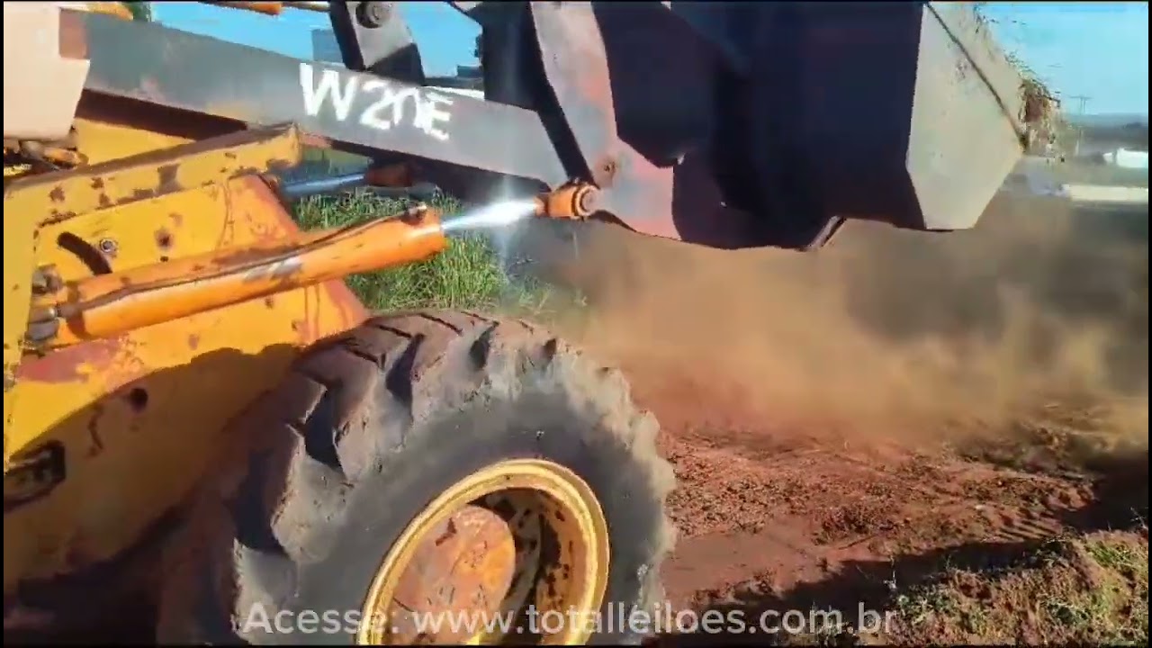 LEILÃO - PÁ CARREGADEIRA CASE - W 20E - ANO 2020