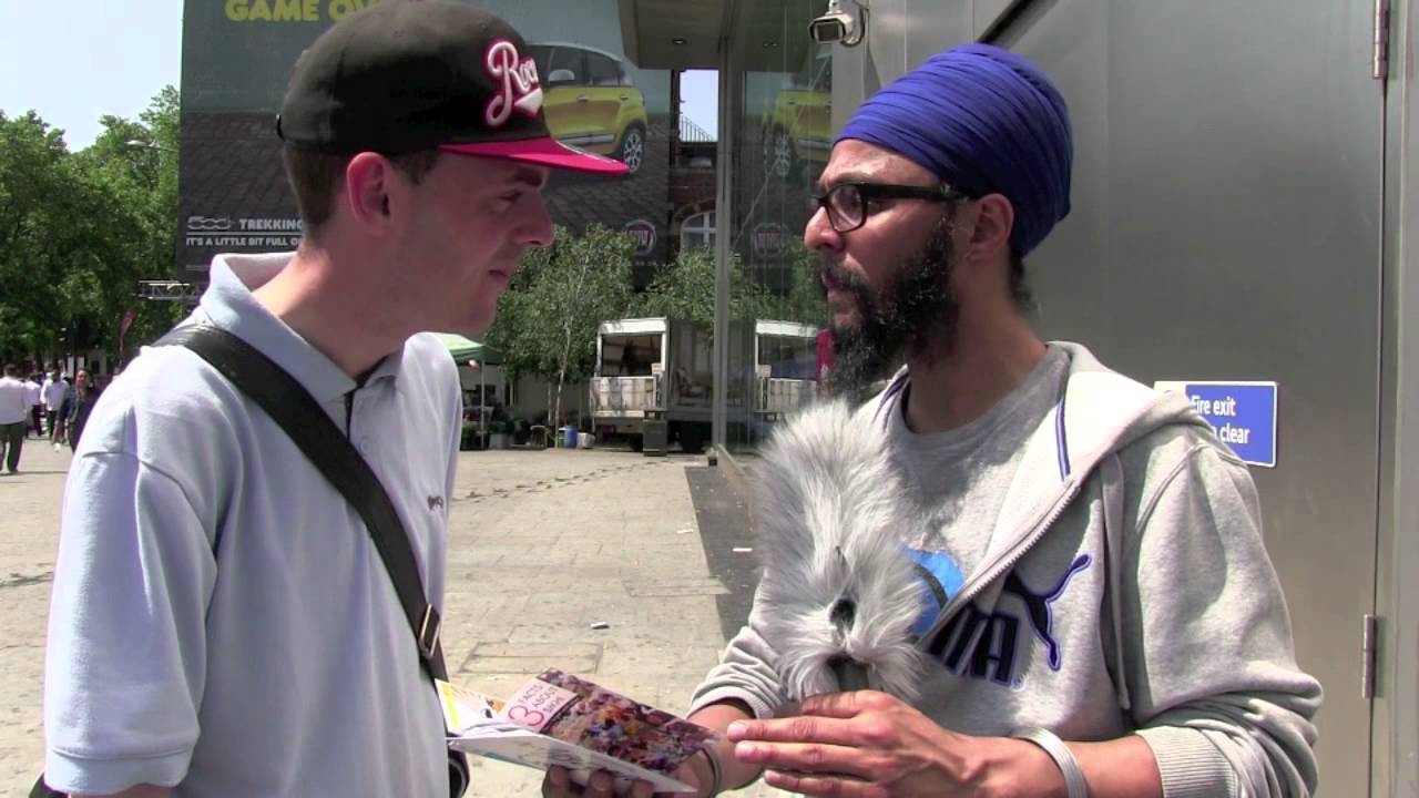 Soul seeker learns about Sikhism - London Street Parchar