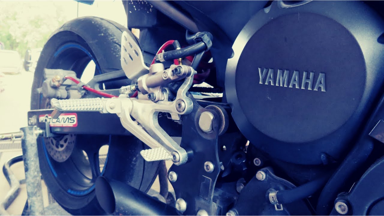 Yamaha FZ6R: R6 Rear-Sets Conversion