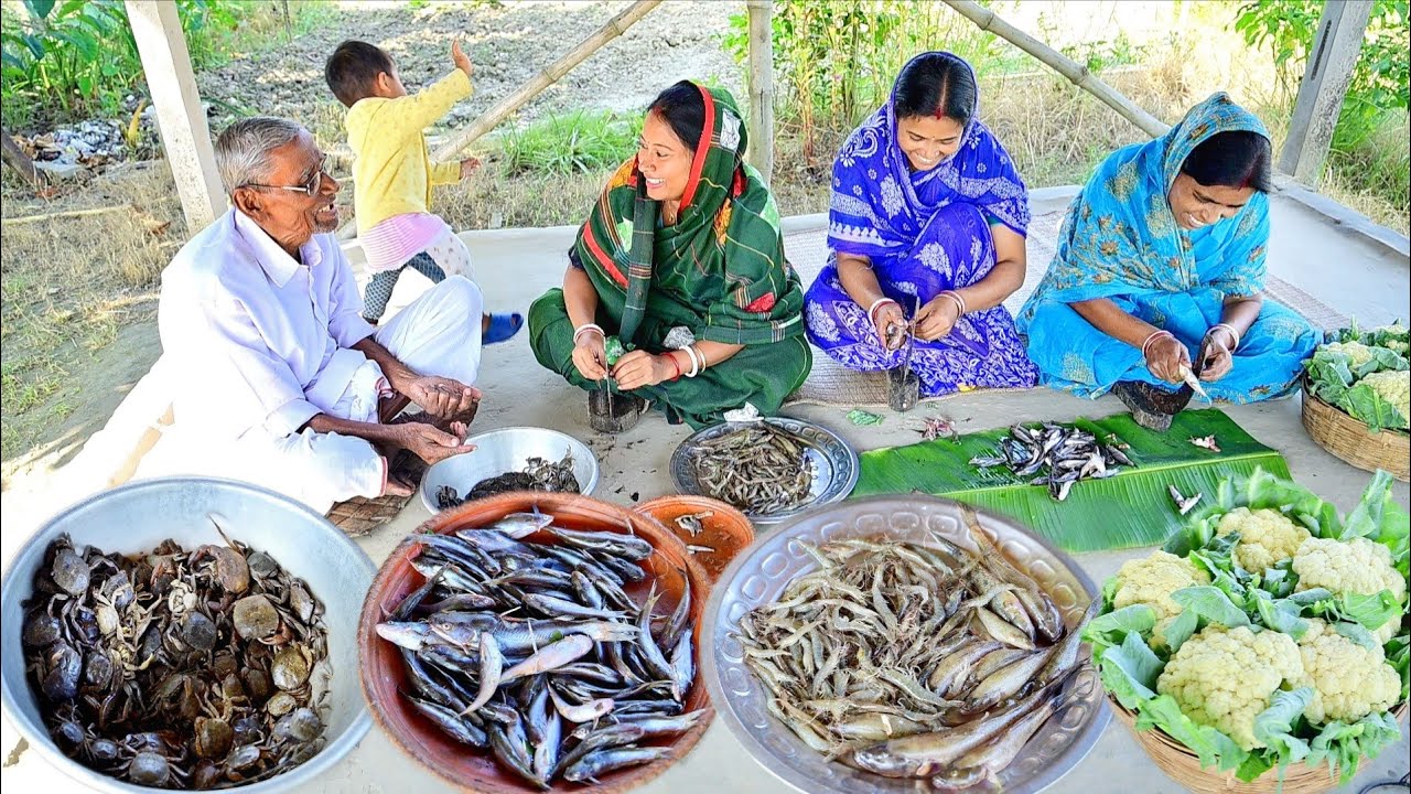 নদীর ট্যাংরা মাছের তেলঝাল, কাঁকড়ার টক, ভেলে মাছ ভাপা আর চিংড়ি মাছ দিয়ে ফুলকপি ডাঁটার ঘন্ট রান্না
