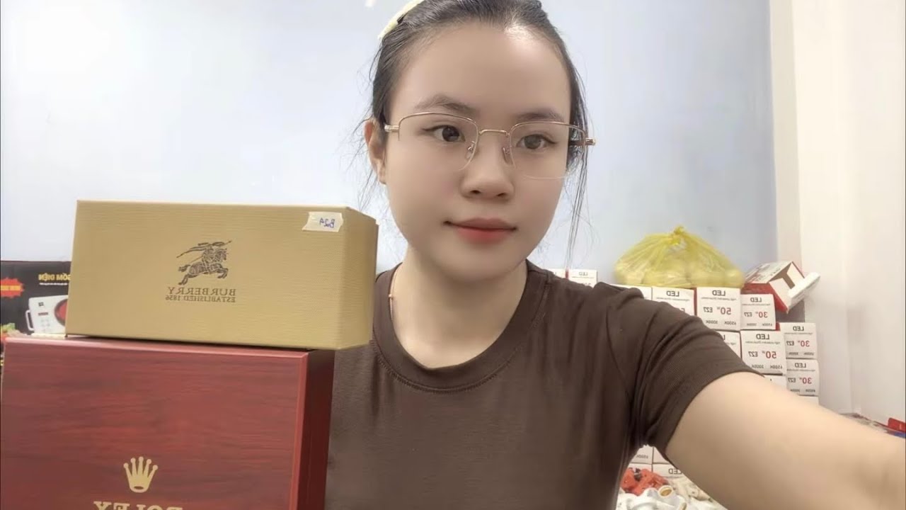 MẮT KÍNH THỜI TRANG NAM NỮ VỀ NHIỀU MẪU ĐẸP,KÍNH LÃO NHẬT SỊN, VÍ DA BÒ USA, DÂY NỊT DA BÒ ITALY SỊN