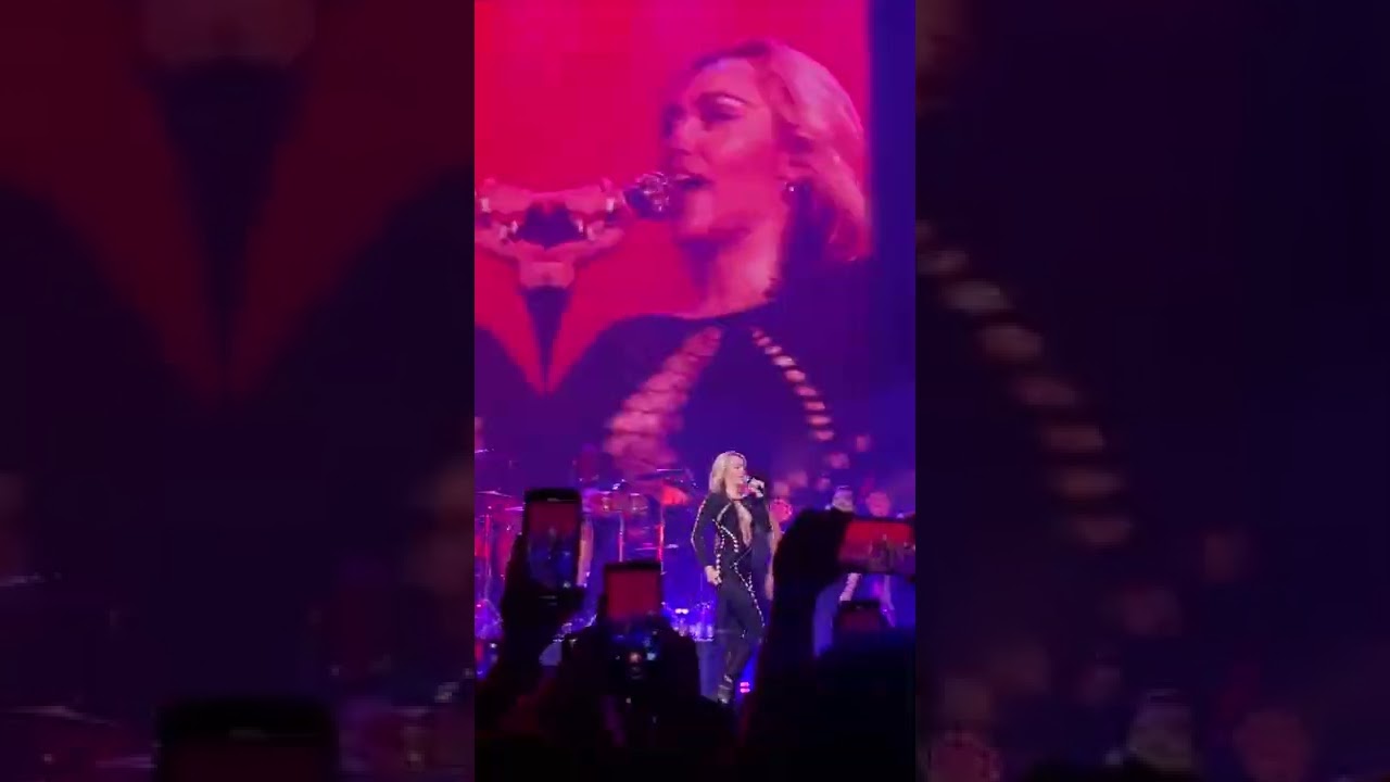 Midnight sky, Miley Cyrus live (Bogota Colombia) 21/03/2022
