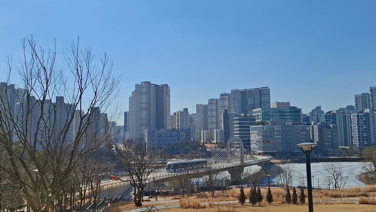 위례선 위례트램 초도편성 시운전 위례호수공원 - 덕수고등학교 통과