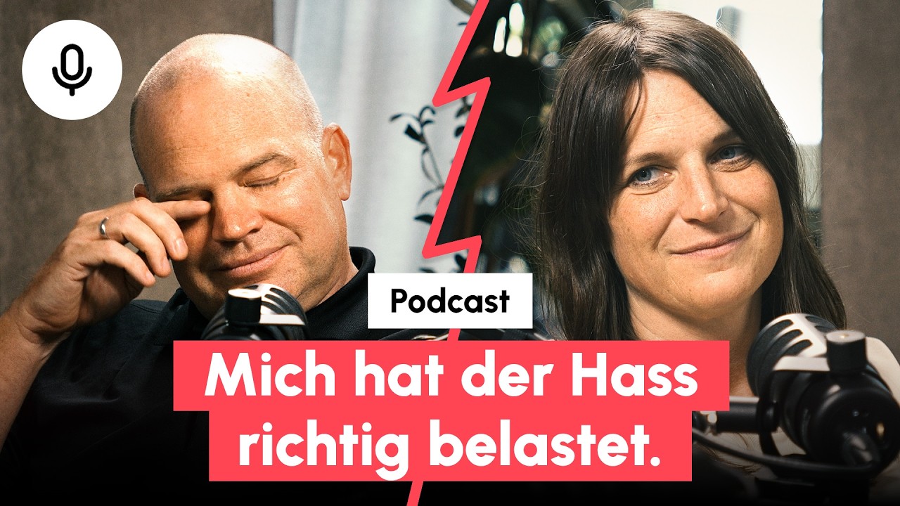 Zwischen Bühne, Selbstständigkeit und Hass | Julica Goldschmidt im Tell Your Story Podcast