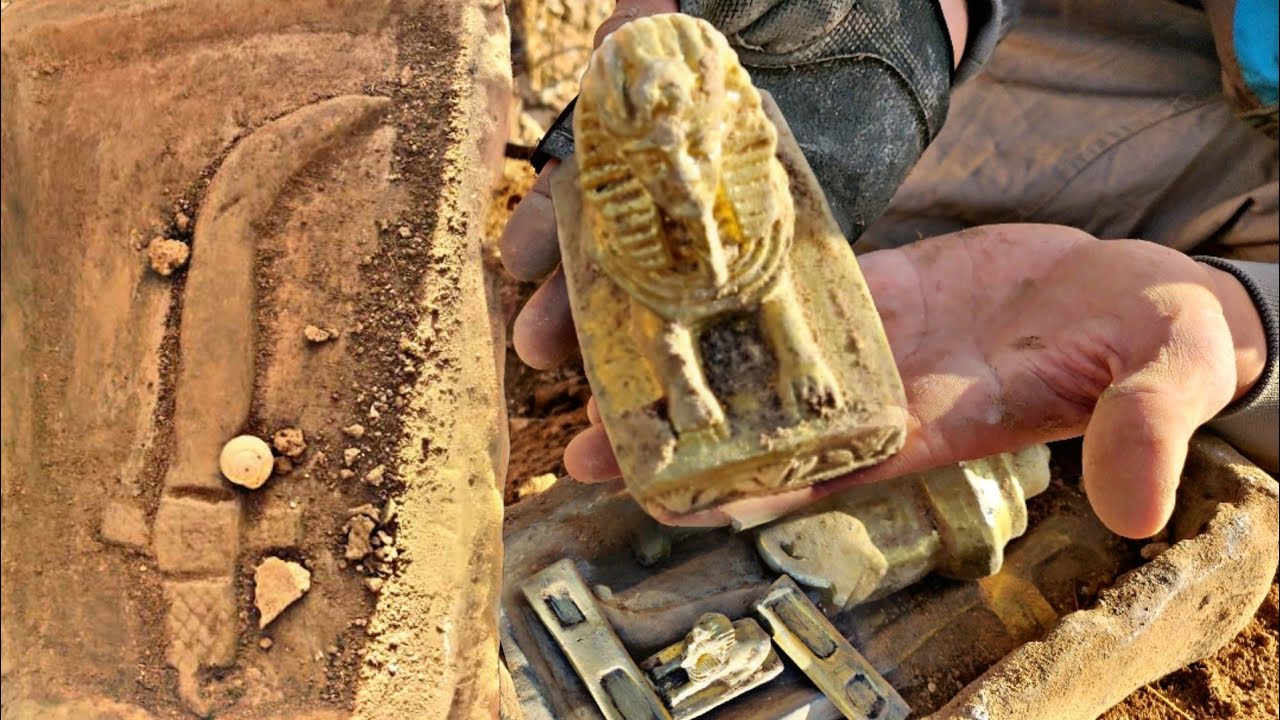 Спрятанный под землей сундук с сокровищами, мы нашли древнее змеиное сокровище с помощью металлоис.!
