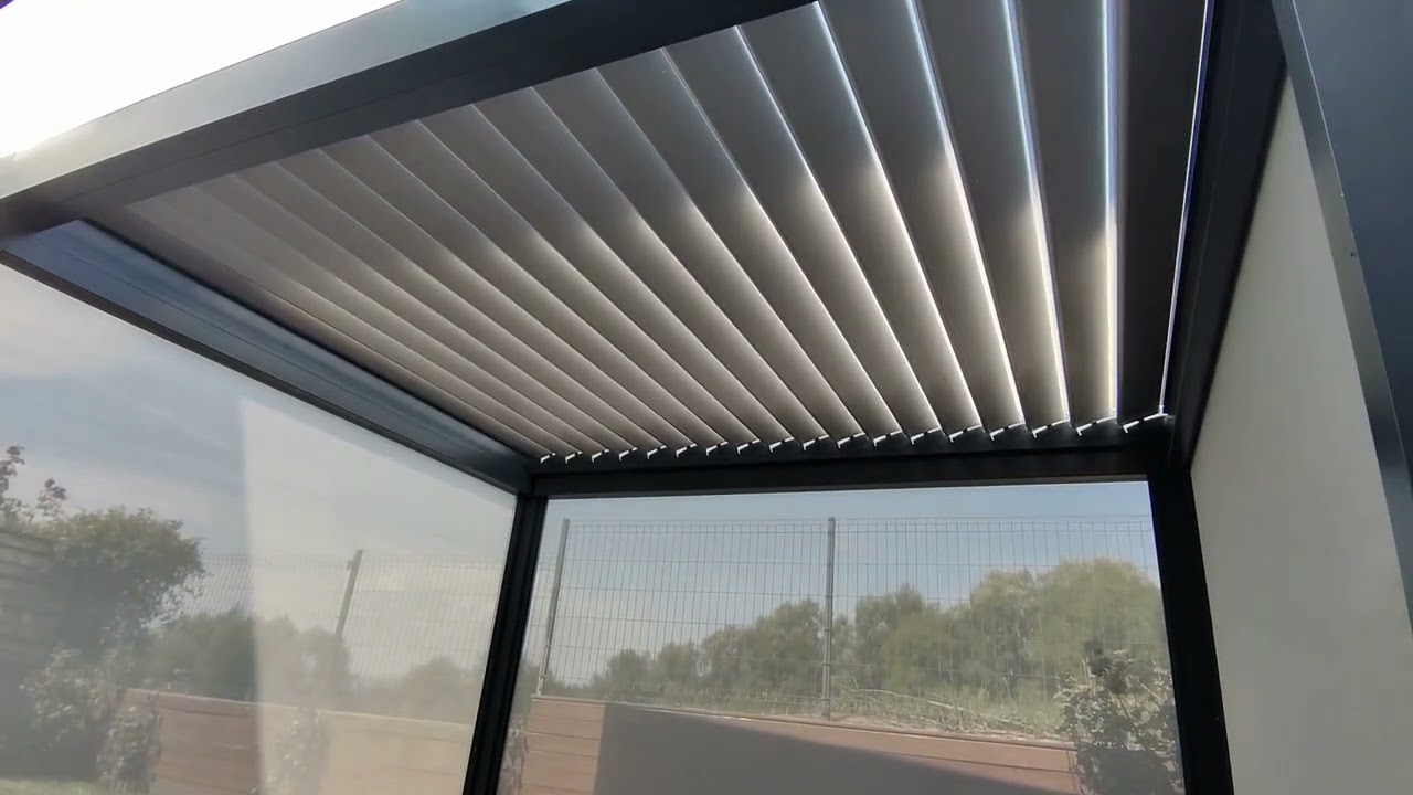 Pergola cu lamele Rotative închisă cu rulouri zip screen / Sisteme premium de umbrire / Sunprotect