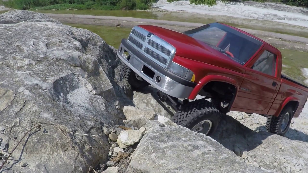 1:7 SCALE RC Dodge Ram 4x4 - REALISTIC SCALE ROCK CRAWLING OFF-ROAD