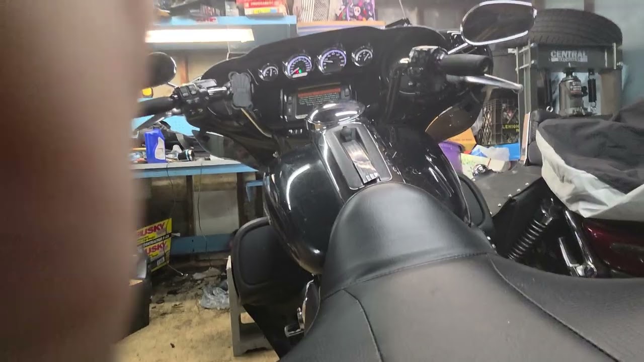 2017 H-D ultra limited cold start 23F