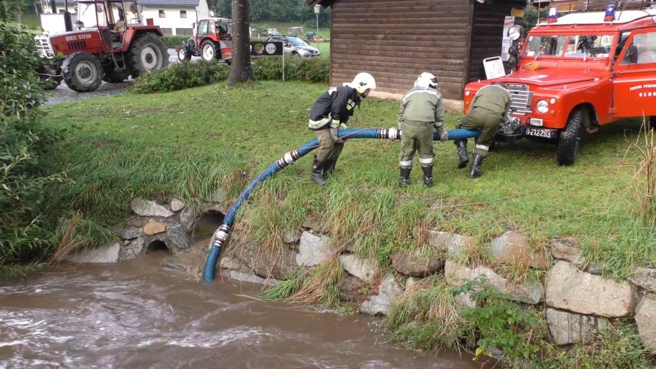 Überflutungseinsätze nach Starkregen in der Gemeinde Eidenberg Aug 2016
