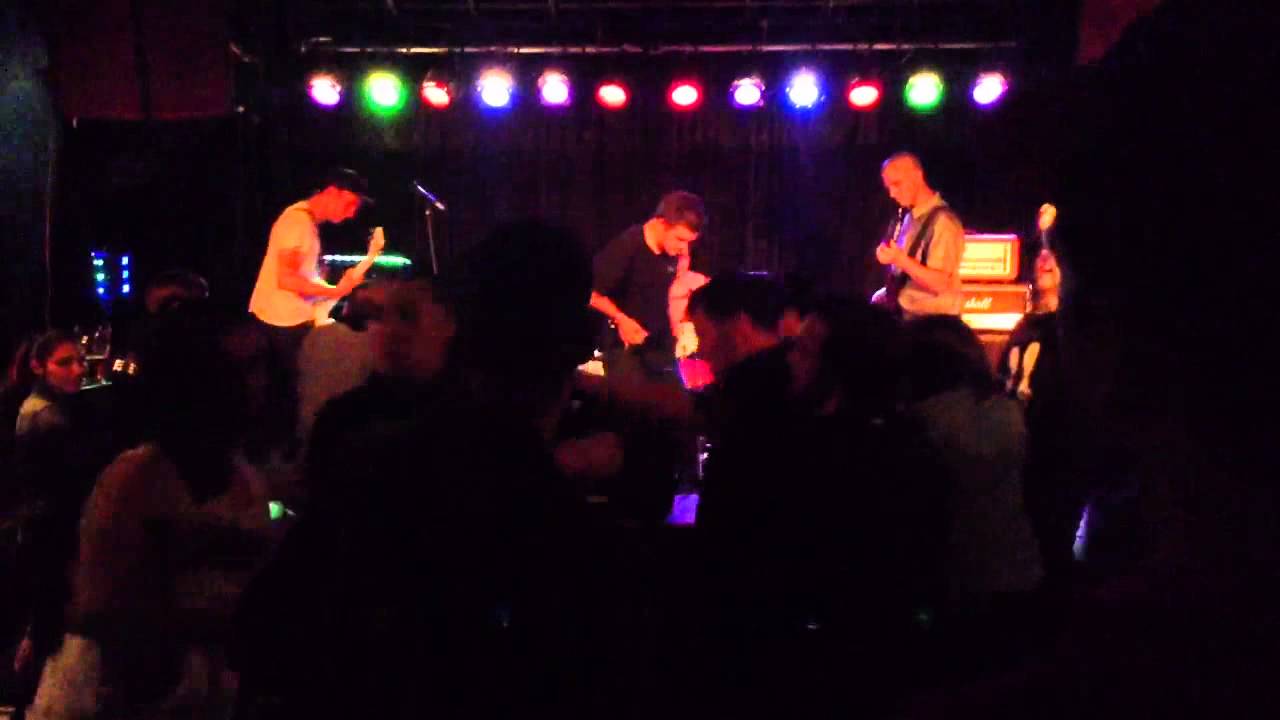 Bearmace -El Chupacabra- live at Café Chaos